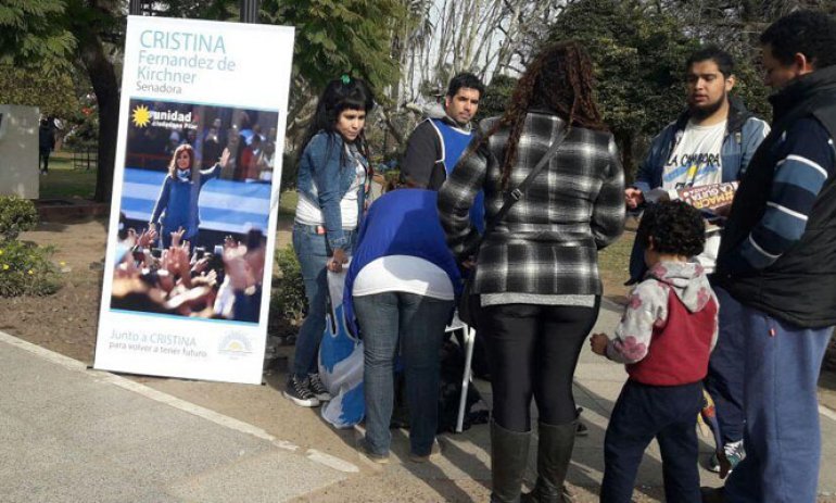 "La Cámpora" sale fuerte a pedir el voto por Cristina, pero se sigue despegando de los candidatos locales