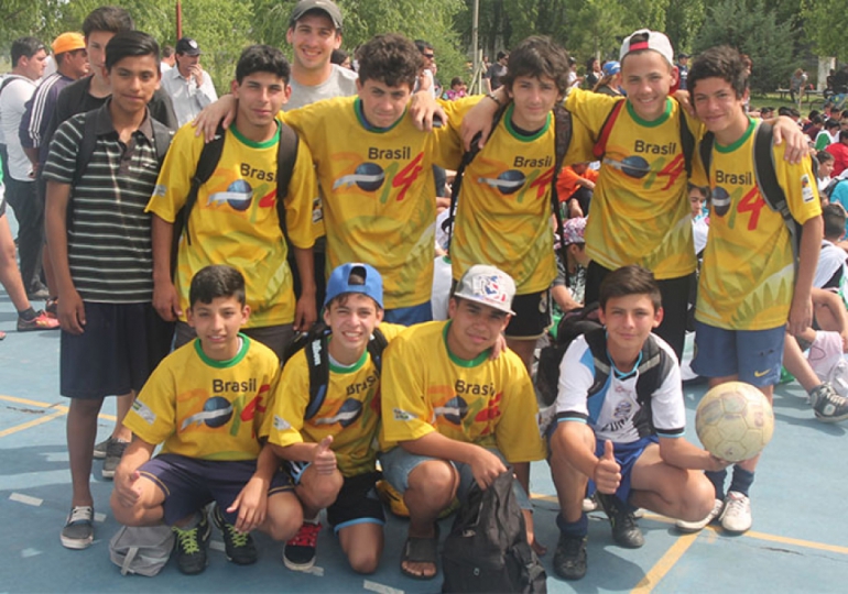 Más de 300 chicos participaron de la primera jornada de fútbol en el polideportivo