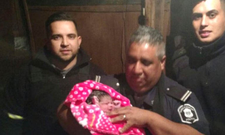 Parteros por un día: Agentes de la Guardia Urbana ayudaron a una mamá a dar a luz