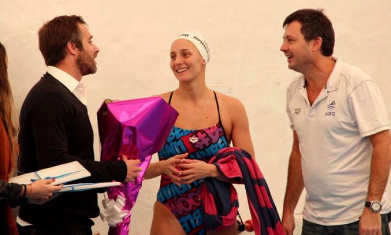 La nadadora olímpica Virginia Bardach dictó una clínica en el Atlético Pilar