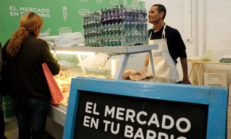 Comerciantes denuncian que el local fijo de “El Mercado en tu Barrio” les genera baja en las ventas