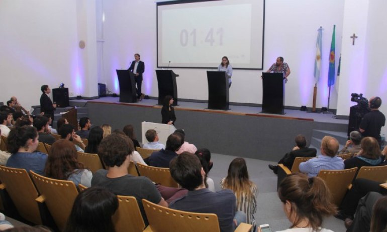 Candidatos a concejales debatieron en la Universidad Austral