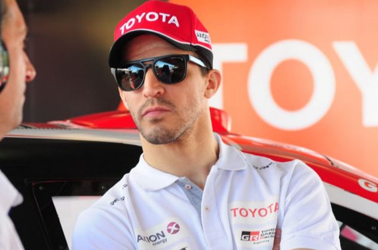 Rossi: “El objetivo es pelear por la carrera”