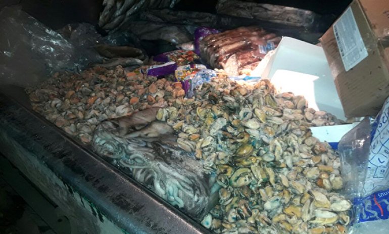 Secuestran una camioneta que transportaba cientos de kilos de productos de mar podridos