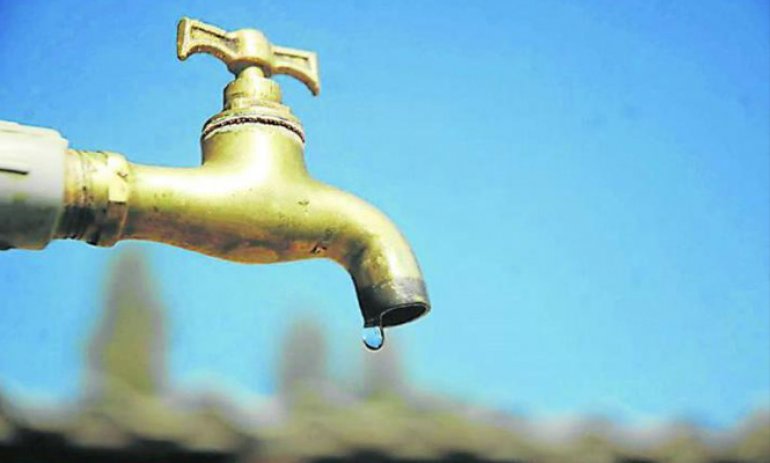 Siguen los problemas en el servicio de agua en un barrio de Derqui