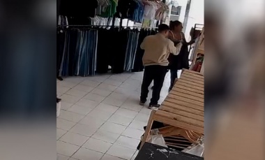 VIDEO: Mecheros robaron en un comercio del centro de Pilar