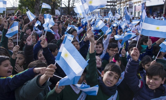 Más de 4500 estudiantes participaron de la promesa de lealtad a la bandera