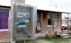 Facturas de luz impagables: vecinos de Pilar denuncian subas de hasta el 100%