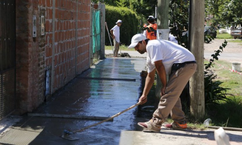 El Municipio continúa construyendo veredas en Del Viso y Villa Rosa