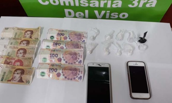 Detienen a tres personas con varios envoltorios de cocaína