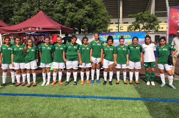 Las chicas de la Escuela Municipal de Fútbol Femenino jugaron su segundo partido en Chengdu