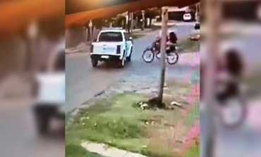 José C. Paz: Impactante choque de dos motochorros contra un patrullero