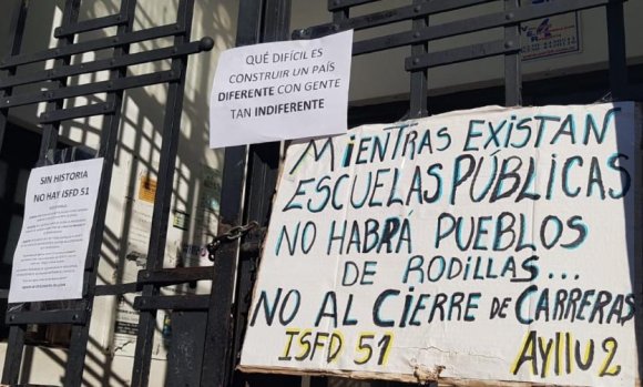 Conflicto en el Instituto Docente: "El bloqueo lo hacen 10 alumnos que tienen la cabeza cerrada", dijo la Directora