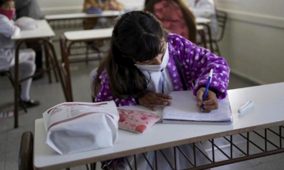 El Presidente Fernández aseguró que las clases presenciales comenzarán en marzo