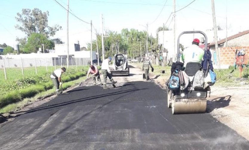 El Municipio realiza obras de bacheo en distintos barrios de Pilar