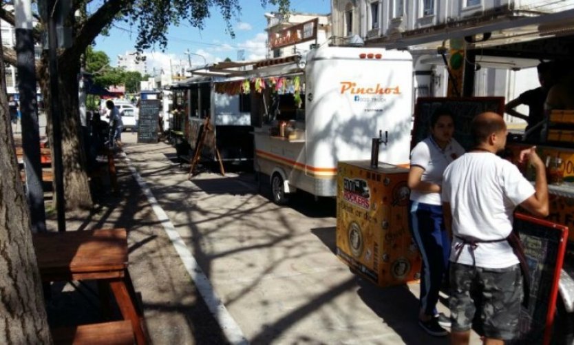 El Municipio prometió a comerciantes que desde febrero no habrá más Food Trucks en la Plaza