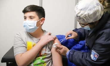 Covid: Prevén que desde la semana que viene vacunarán a adolescentes sin enfermedades