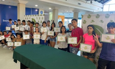 La Fundación Creciendo en Pilar entregó becas escolares