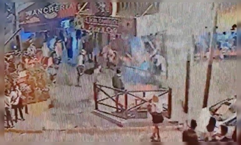 VIDEO: Feroz pelea entre hinchas de fútbol en pleno centro de Del Viso