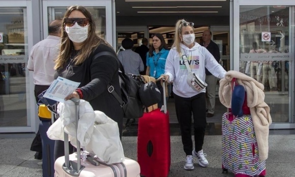 Comenzó a regir el ingreso libre al país de turistas extranjeros con esquema de vacunación completo