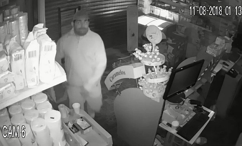 Video: Entró a robar a un kiosco y quedó grabado por las cámaras del local  