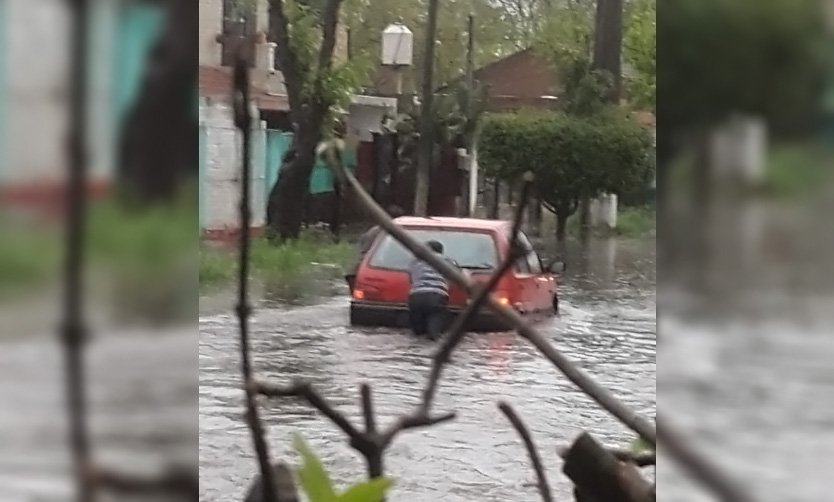 Cayeron más de 70 milímetros de agua y se inundaron varias zonas de Pilar