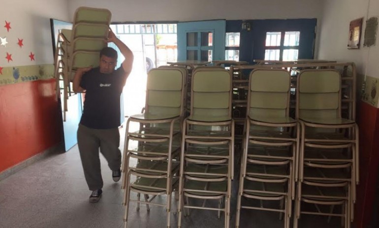Entregaron mobiliario a la Escuela 24 de Lagomarsino