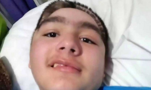 Campaña busca ayudar a un chico que sobrevivió tras ser baleado en la cabeza
