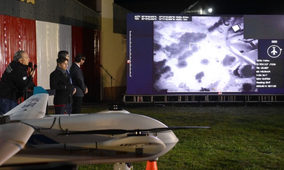 El gobernador Kicillof presentó drones para luchar contra la inseguridad