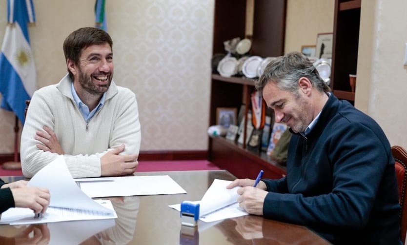 Achával mantuvo un encuentro en Mercedes con el intendente Ustarroz