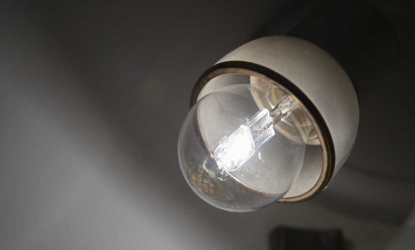 Familias pagarán más luz que las empresas en verano