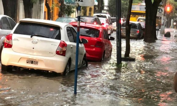 La tormenta volvió a anegar varias calles y barrios de Pilar