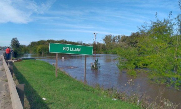 Sigue desbordado el Río Luján y cada vez hay más evacuados