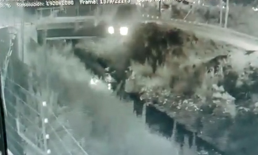 VIDEO: Perdió el control del auto y cayó al arroyo Pinazo