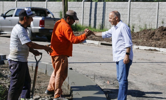 Avanza la pavimentación de una calle clave de Pilar