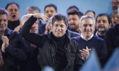 Kicillof convoca a intendentes bonaerenses para reforzar la campaña electoral
