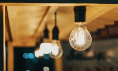 Para evitar colapsos, el Gobierno habilitó a comercios a "vender energía" en verano