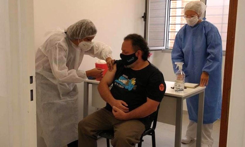 Comenzó el operativo para vacunar a docentes contra el COVID