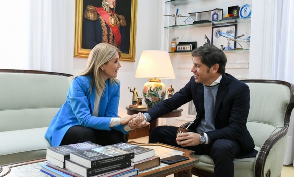 Axel Kicillof y Verónica Magario repasaron trabajos en municipios