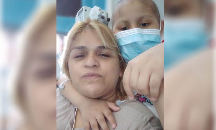 La lucha de una madre con IOMA para conseguir una medicación para su hijo con leucemia