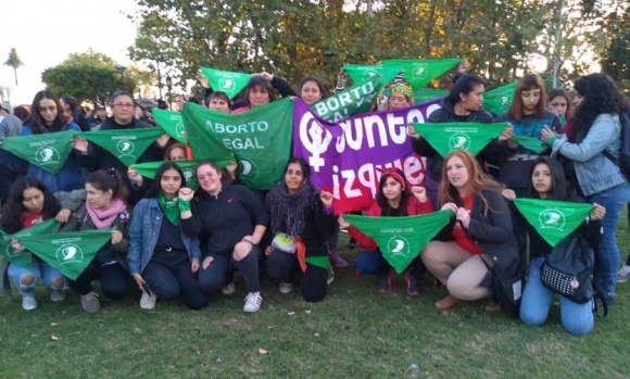 Pañuelazo en apoyo al proyecto que buscará la legalización del aborto