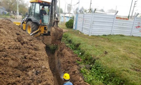 Avanzan las obras para proveer de cloacas a un barrio de Pilar