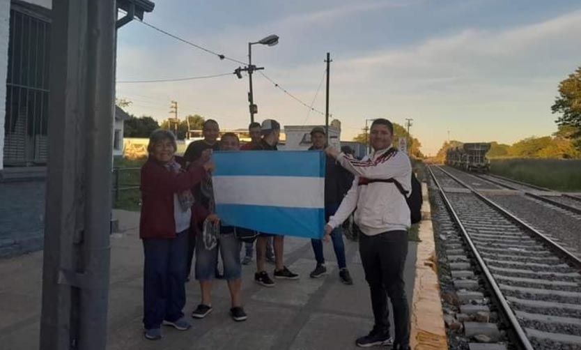 Vecinos celebraron la vuelta del tren a la localidad de Zelaya
