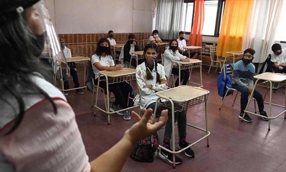 Vuelta a las aulas: Gremios docentes ponen el foco en el cumplimiento de los protocolos