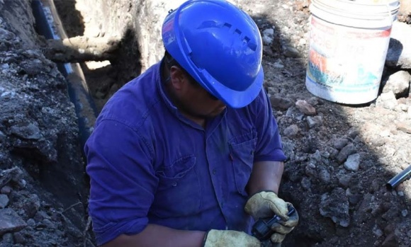 AySA comenzó las obras de red de agua en un barrio de Pilar
