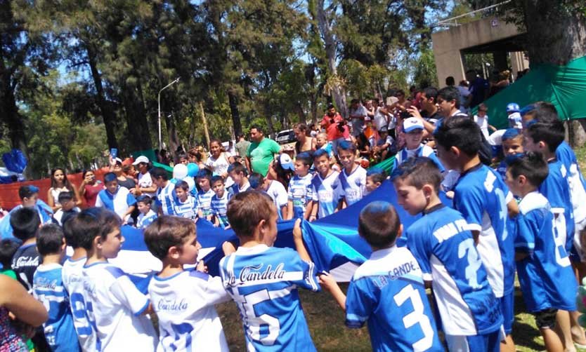 Sin terreno propio, una escuela de fútbol infantil pelea para que los chicos puedan seguir entrenando