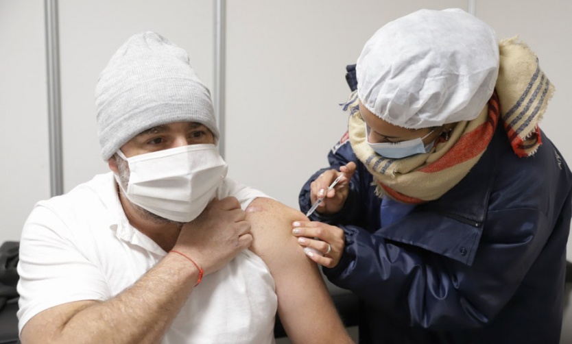 Covid: El 50% de los mayores de 18 años ya recibió al menos la primera vacuna en Pilar