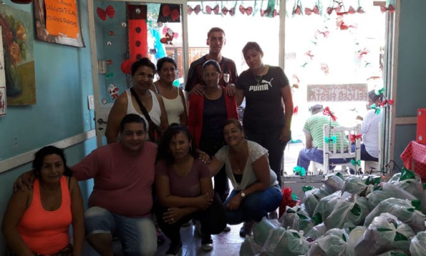 Rinconcito de Pilar entregó 1400 bolsas con productos navideños