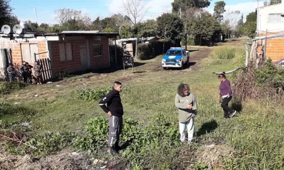 Evitan intento de usurpación y detienen a dos mujeres