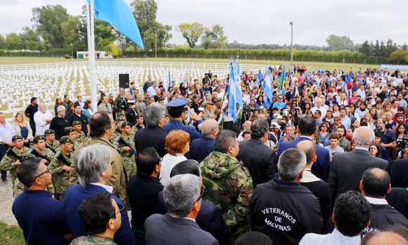 Emotivo homenaje a los Veteranos y Caídos en Malvinas en el Cenotafio de Pilar 